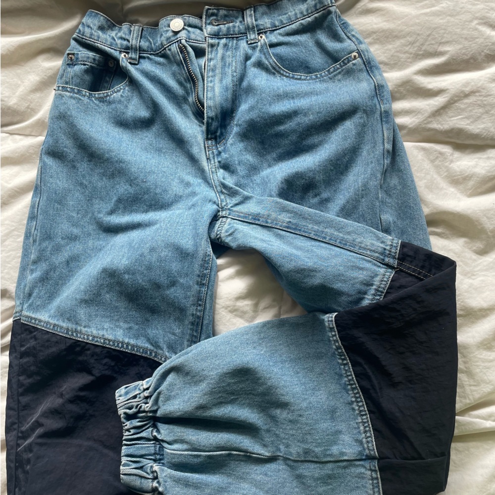 Cute baggy jeans with scrunchie, waste and ankles